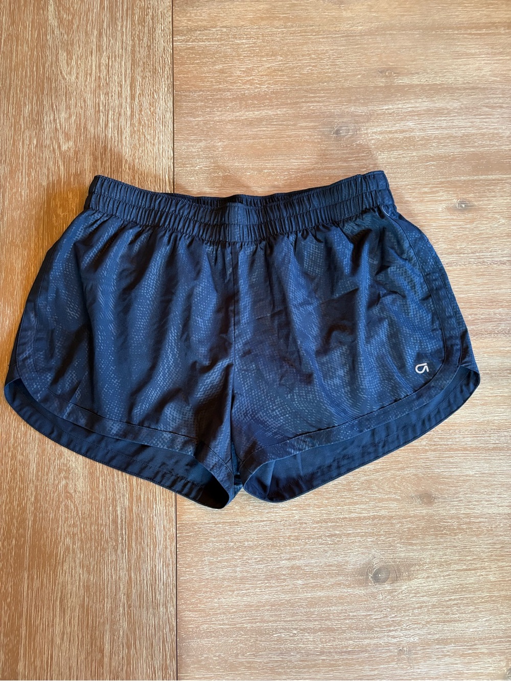 Gapfit women’s running shorts size large navy blue with subtle pattern